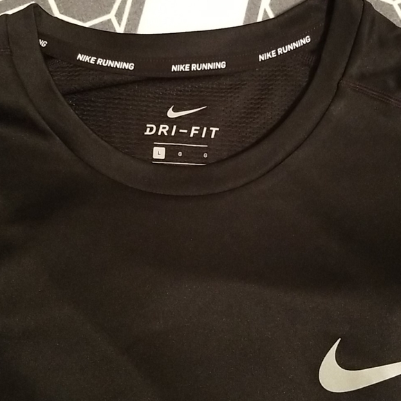 Nike Shirt - Picture 5 of 7